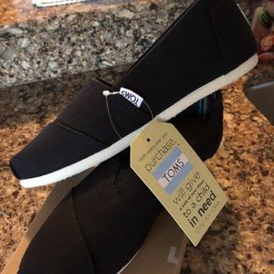 Brand New Black Toms shoes. Size 7.5